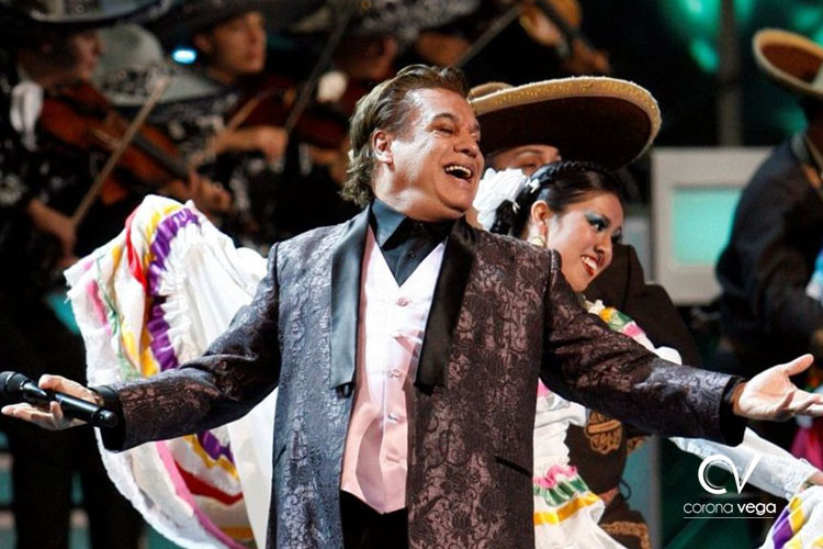 En este momento estás viendo Alberto Aguilera Valadez tiene 50 marcas registradas con el nombre ‘Juan Gabriel’