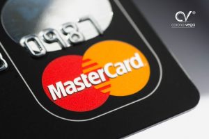 Lee más sobre el artículo MASTERCARD APUESTA POR SER UNA MARCA SIMBOLICA Y QUITA SU NOMBRE DEL LOGOTIPO.